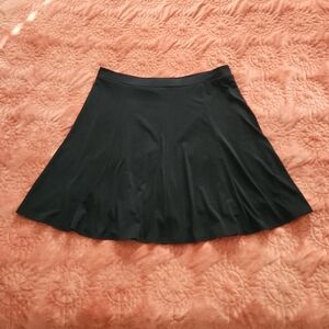 High Rise Active Skirt w/ built-in shorts Sz Med runs Large solid black